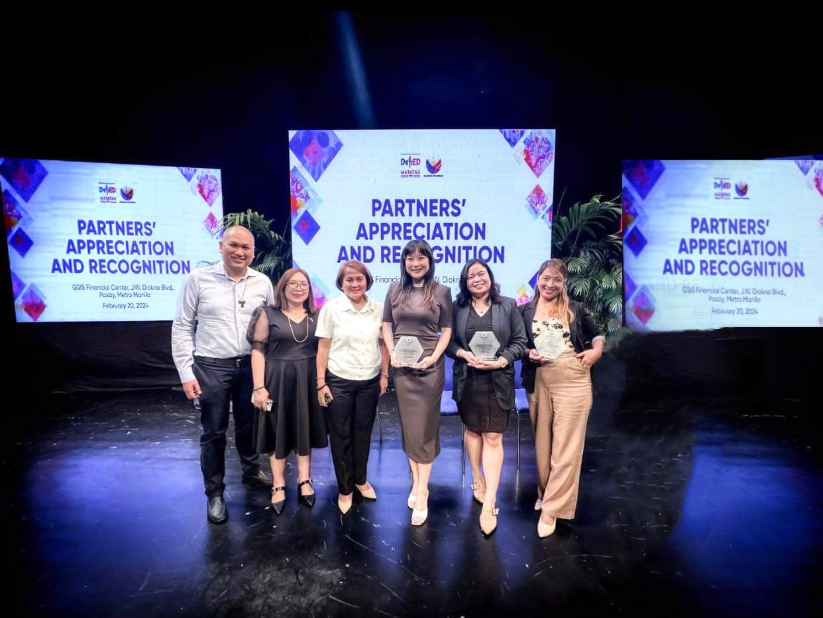 L-R Edwin Valles, SMS Philippines Project Manager- Zeny Lastimosa, Project Development Officer - Dr. Marge Ballesteros, Director IV DepEd- Lia Chua-Rivera, SMS Philippines Country Manager- Sheila Rivero-C